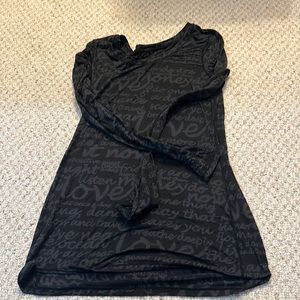 Lululemon black tight fitting long sleeve shirt